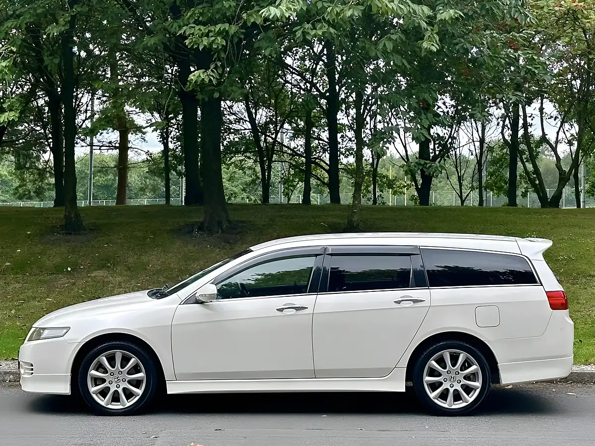 Used 2007 Honda Accord Type S White - Interior and Exterior details 16