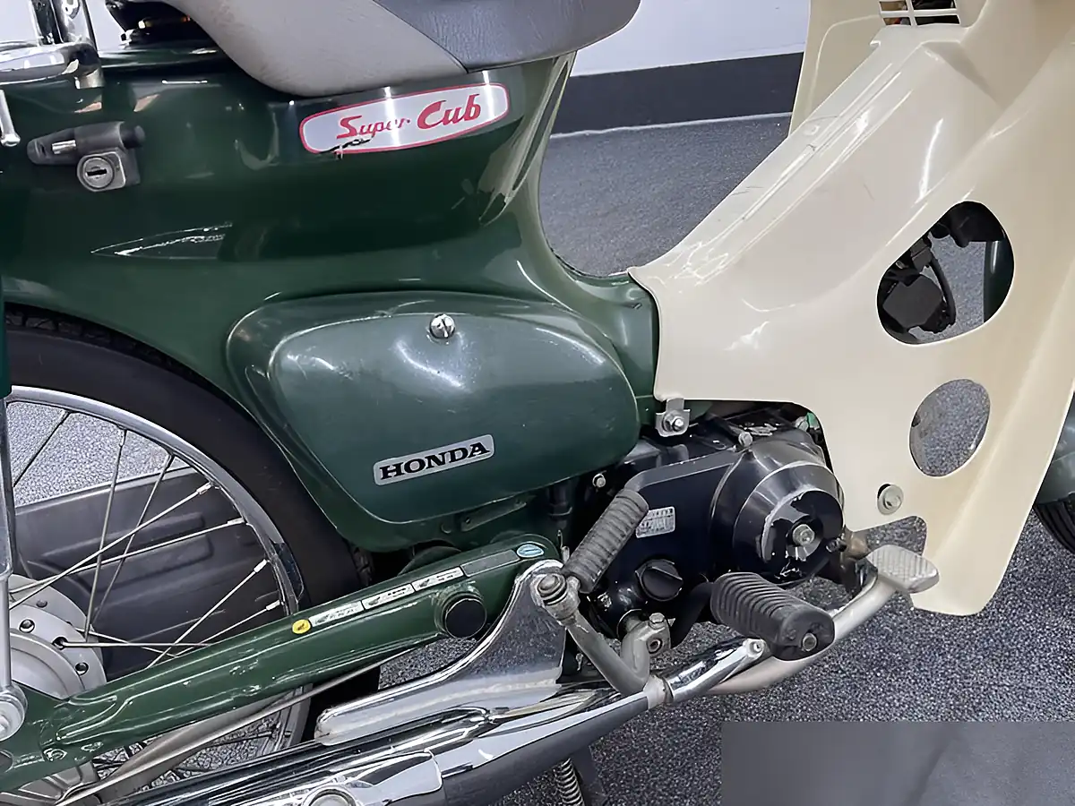 Used 2007 Honda C50 Super Cub Green - Interior and Exterior details 10