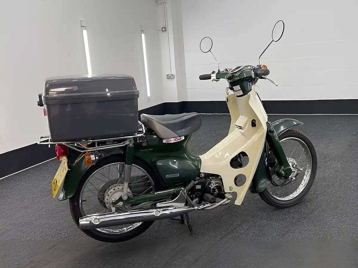 Used 2007 Honda C50 Super Cub Green - Interior and Exterior details 8