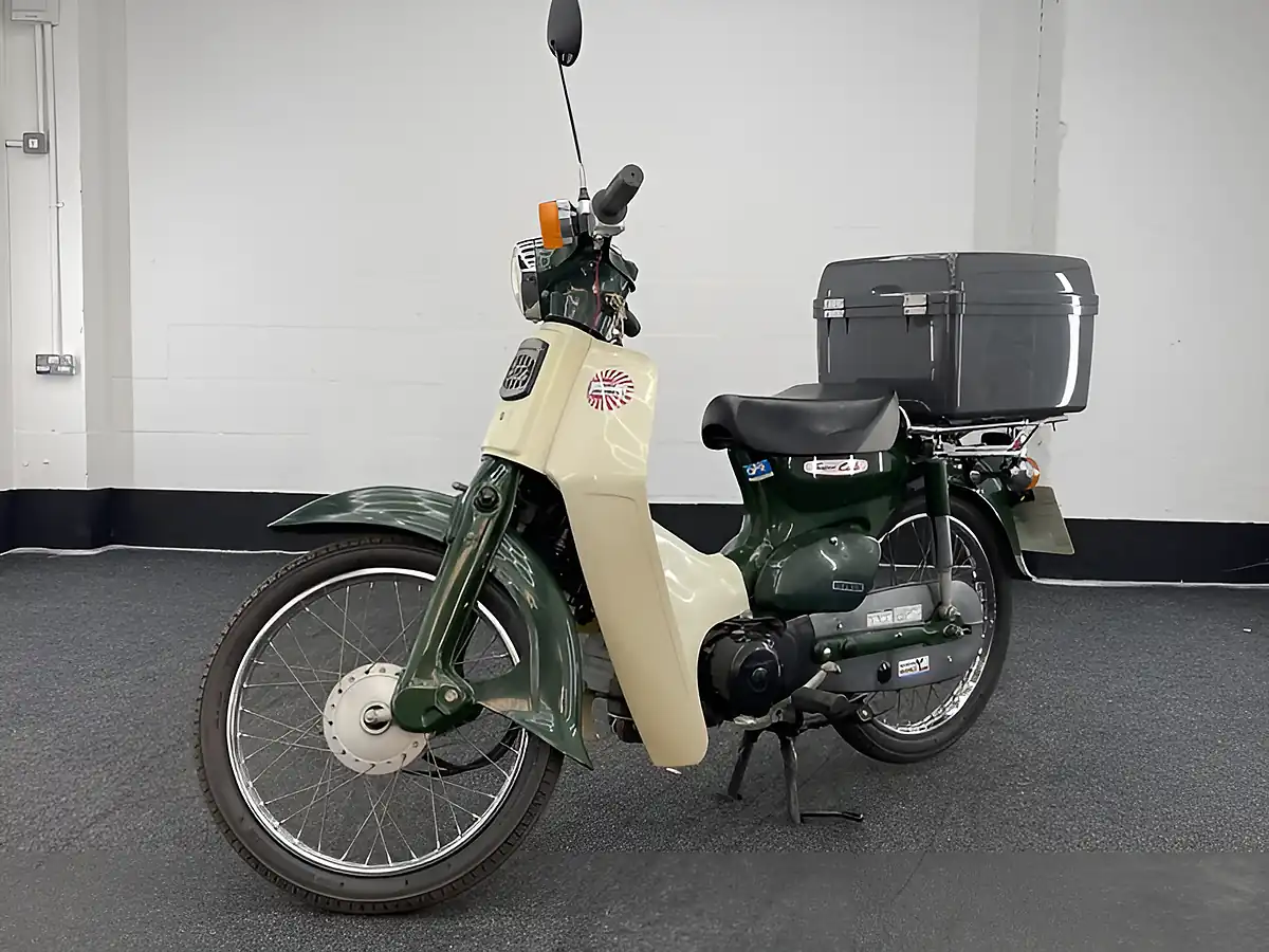 Used 2007 Honda C50 Super Cub Green - Interior and Exterior details 9