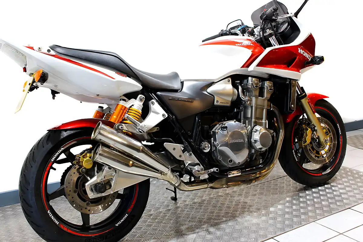 Used 2007 Honda CB1300 S White - Interior and Exterior details 3