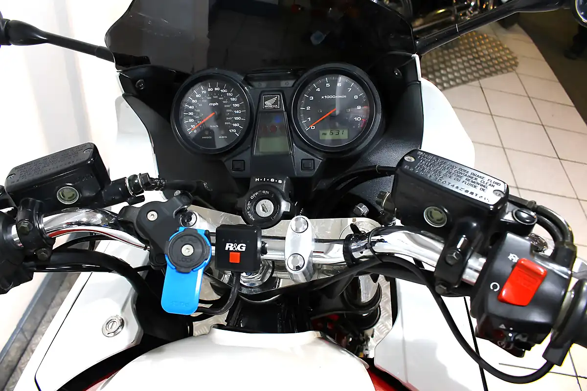 Used 2007 Honda CB1300 S White - Interior and Exterior details 8