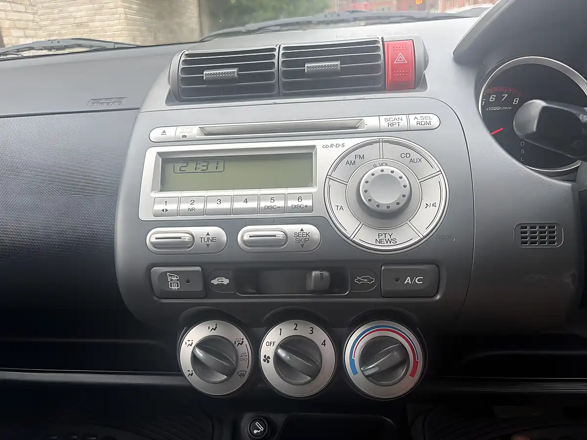 Used 2007 Honda Jazz Se Silver - Interior and Exterior details 13