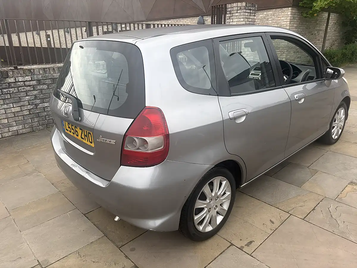 Used 2007 Honda Jazz Se Silver - Interior and Exterior details 3