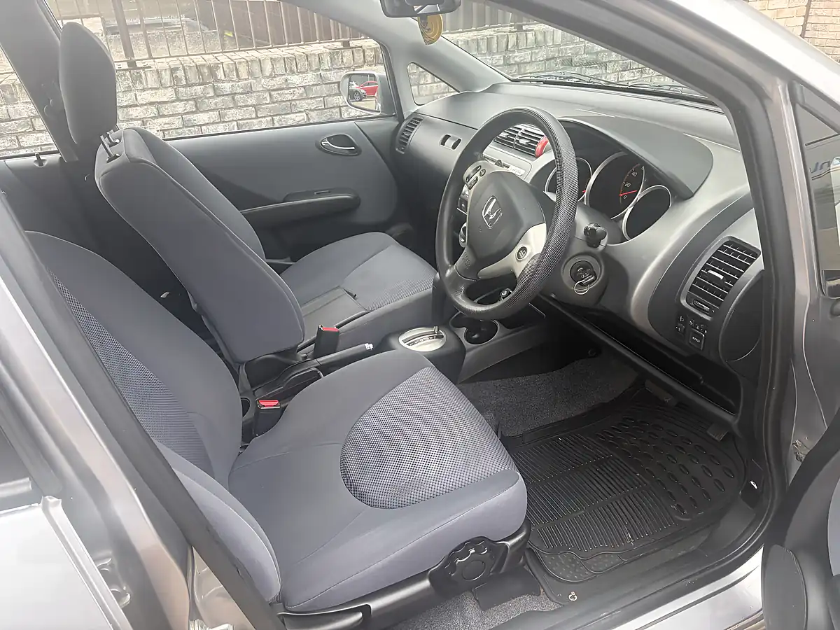 Used 2007 Honda Jazz Se Silver - Interior and Exterior details 8