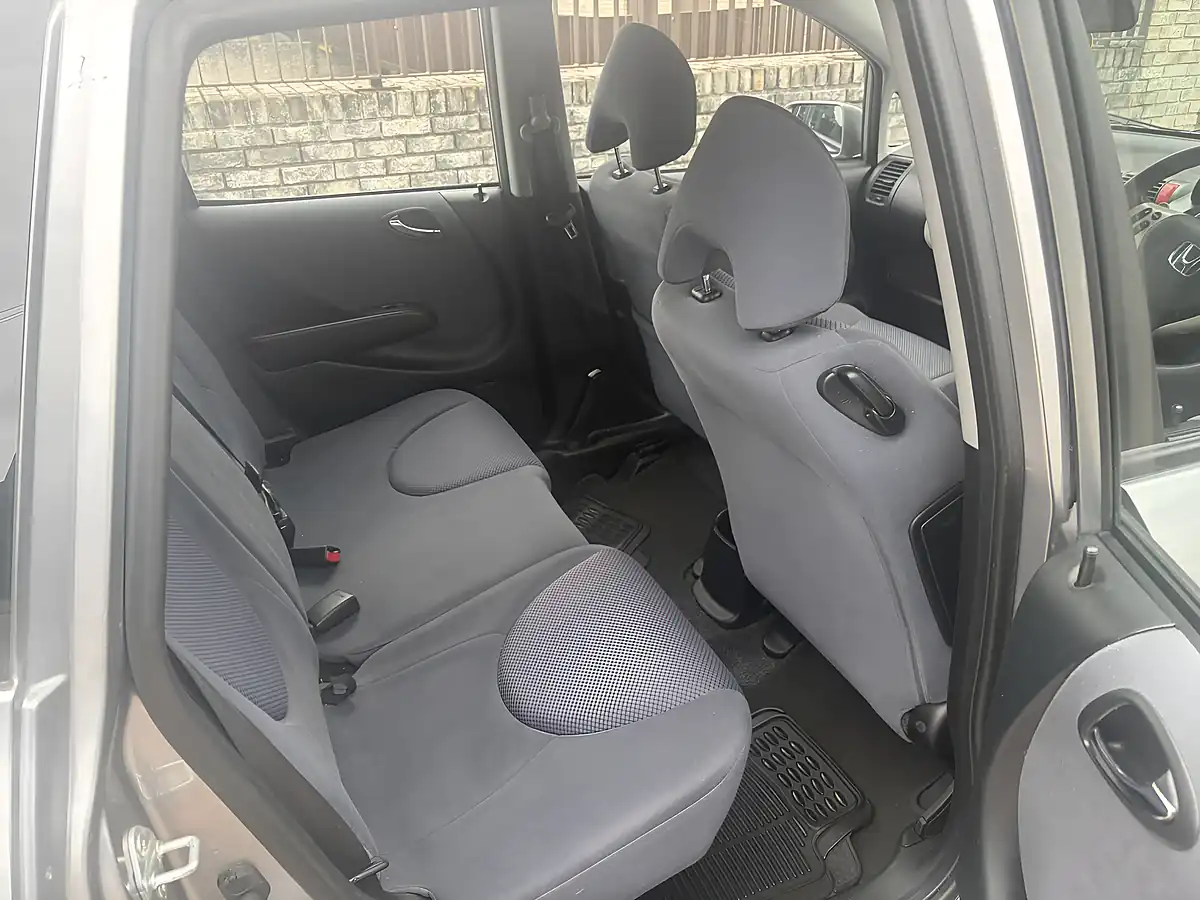 Used 2007 Honda Jazz Se Silver - Interior and Exterior details 9