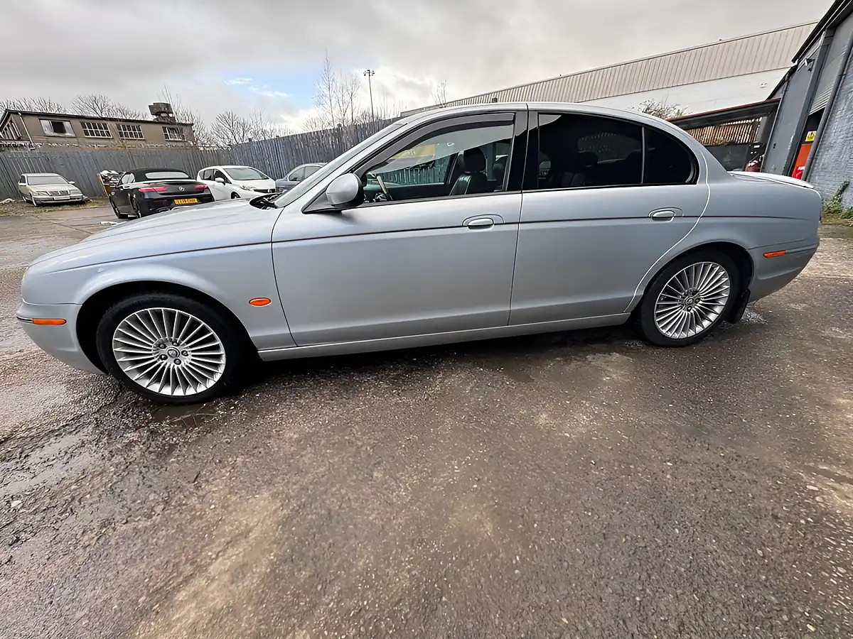 Used 2007 Jaguar S-Type Se Silver - Interior and Exterior details 12