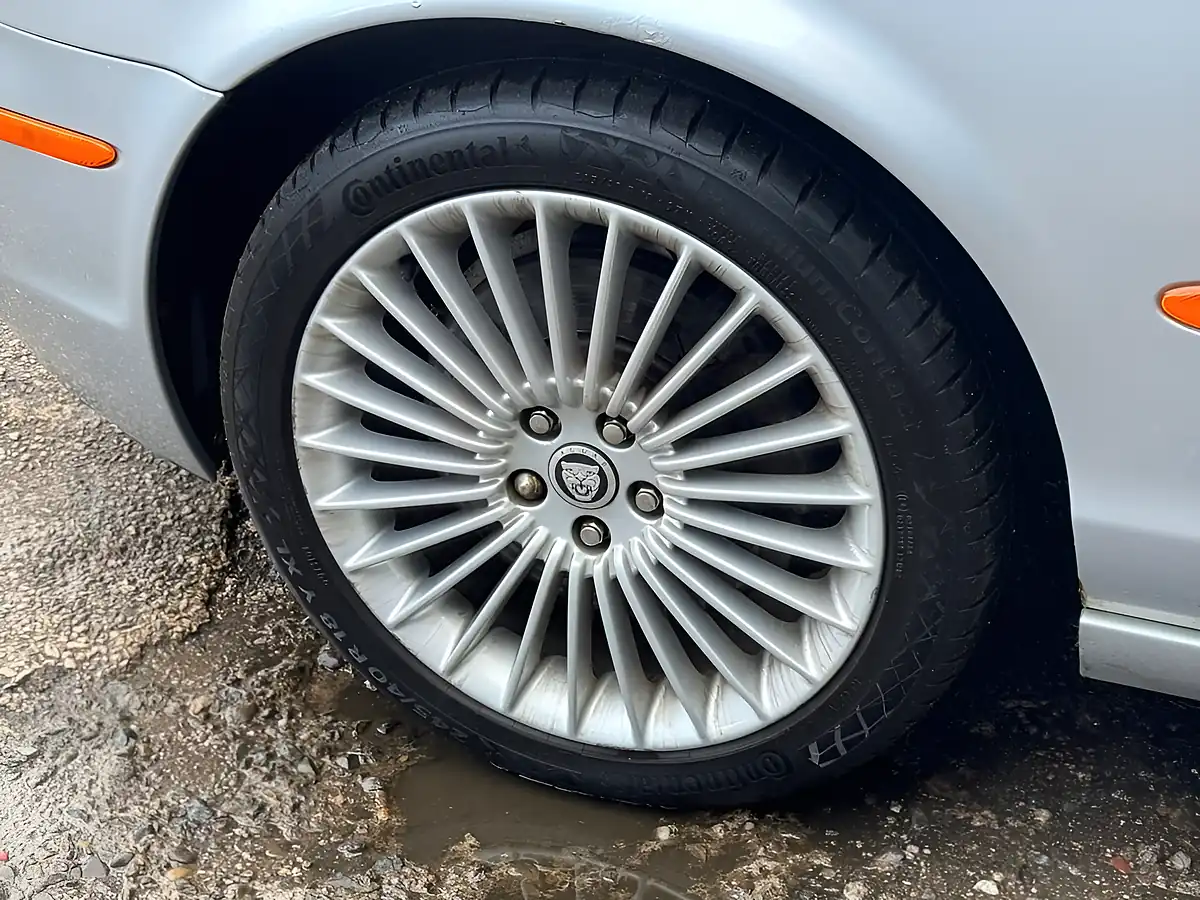 Used 2007 Jaguar S-Type Se Silver - Interior and Exterior details 13