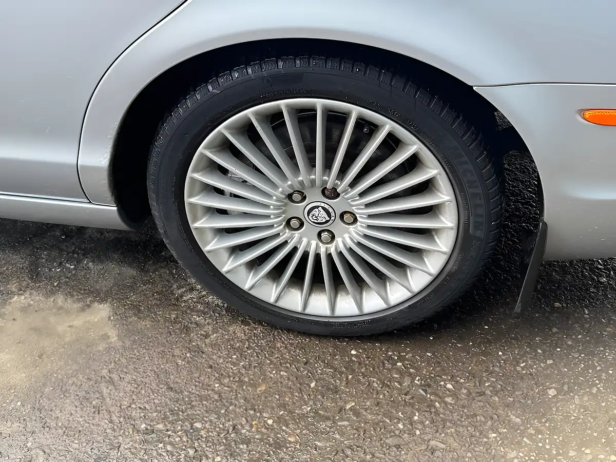 Used 2007 Jaguar S-Type Se Silver - Interior and Exterior details 14