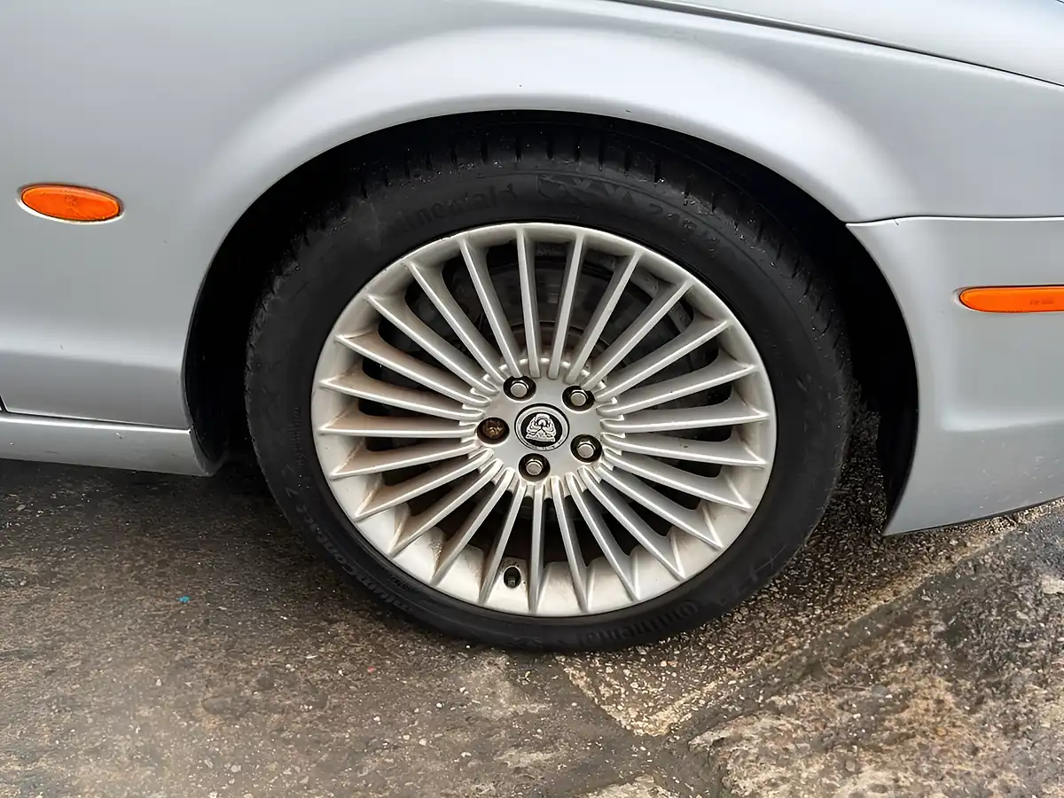 Used 2007 Jaguar S-Type Se Silver - Interior and Exterior details 5