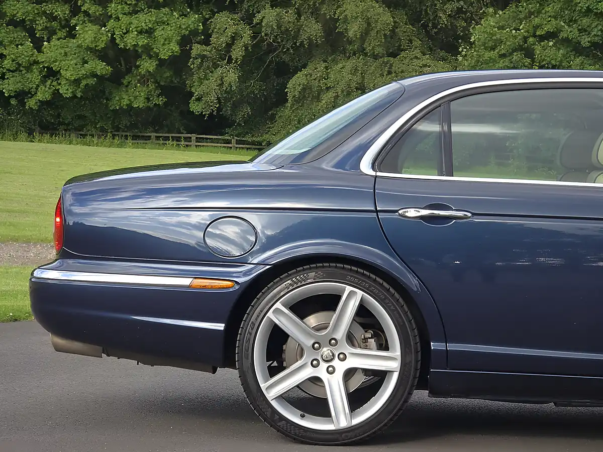 Used 2007 Jaguar Xj Sovereign Indigo Blue Mica - Interior and Exterior details 17