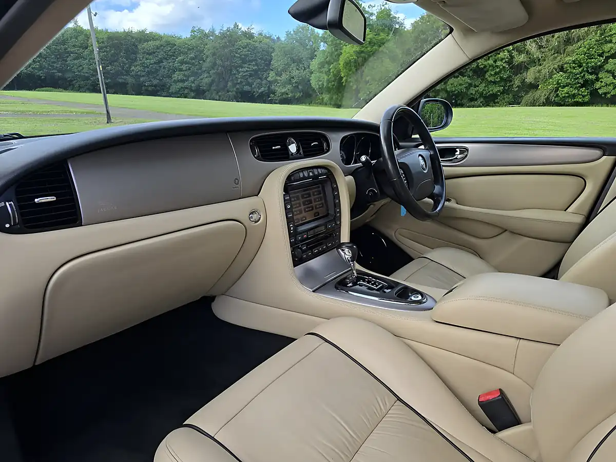 Used 2007 Jaguar Xj Sovereign Indigo Blue Mica - Interior and Exterior details 3