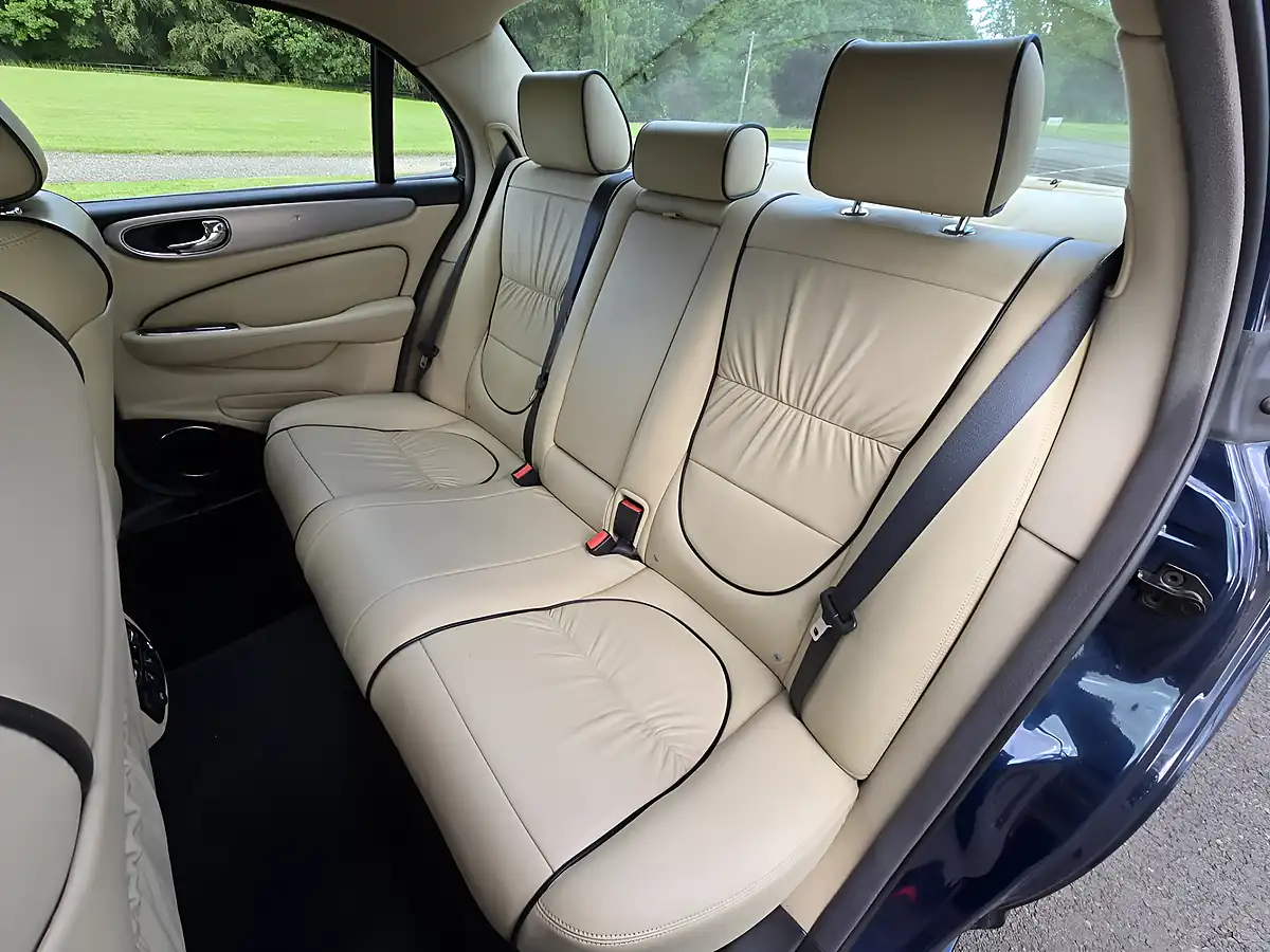 Used 2007 Jaguar Xj Sovereign Indigo Blue Mica - Interior and Exterior details 5
