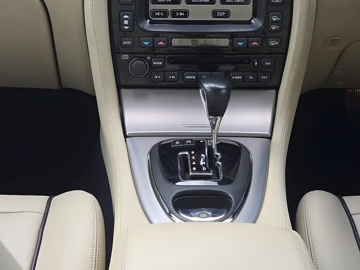 Used 2007 Jaguar Xj Sovereign Indigo Blue Mica - Interior and Exterior details 9