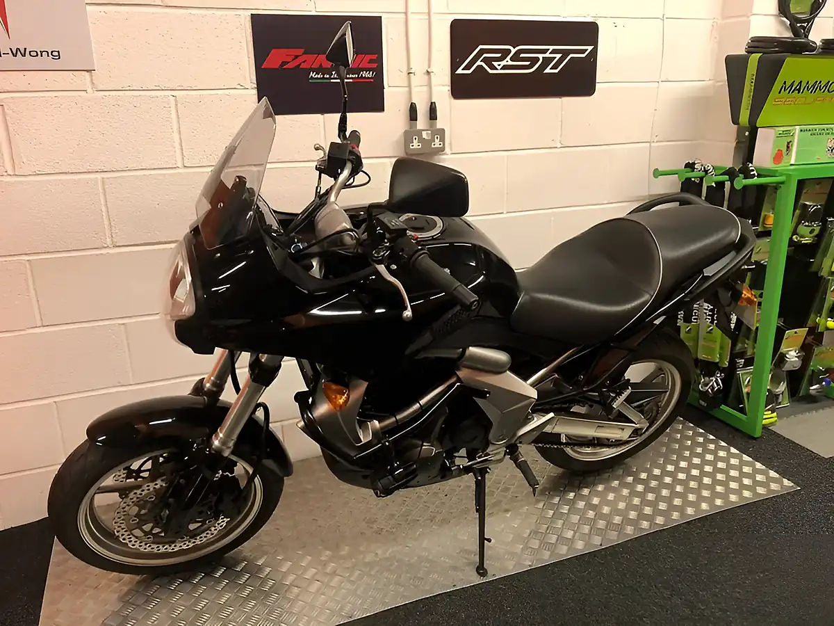Used 2007 Kawasaki Versys Solid Black - Interior and Exterior details 3