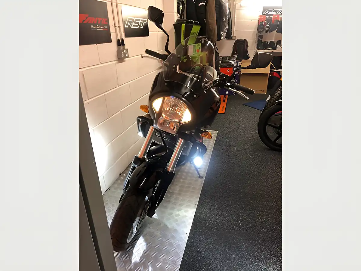 Used 2007 Kawasaki Versys Solid Black - Interior and Exterior details 4