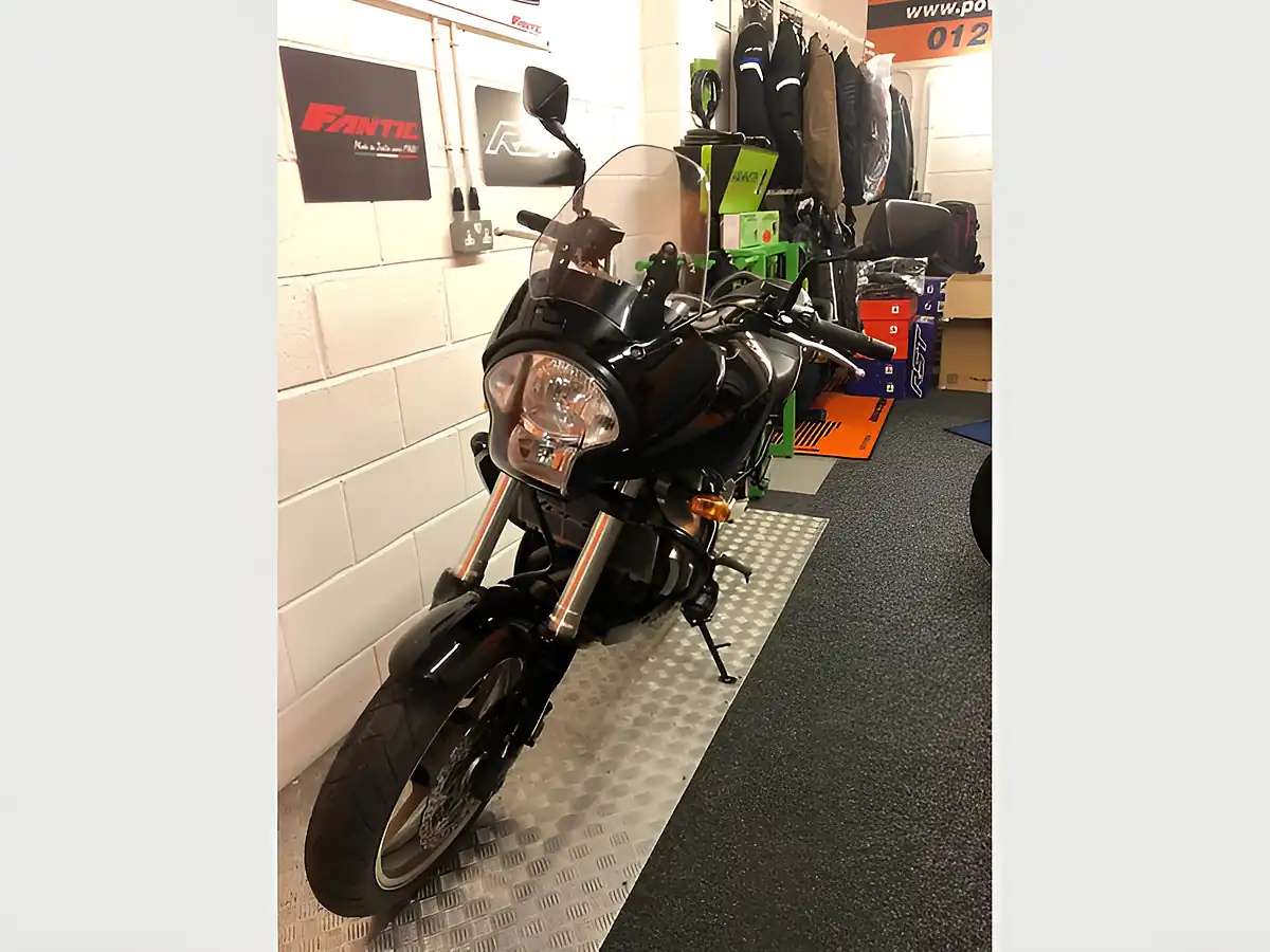 Used 2007 Kawasaki Versys Solid Black - Interior and Exterior details 7