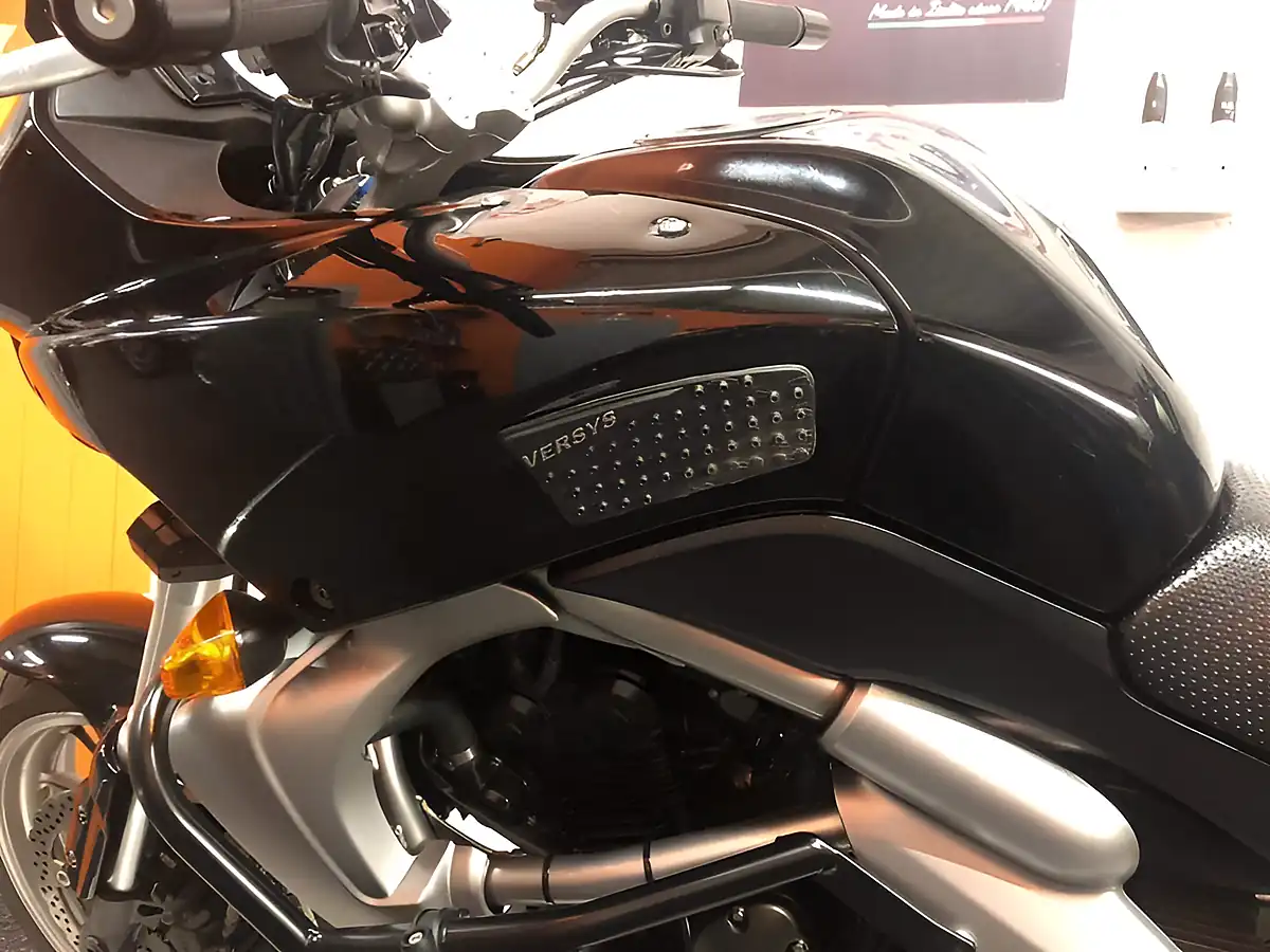 Used 2007 Kawasaki Versys Solid Black - Interior and Exterior details 9