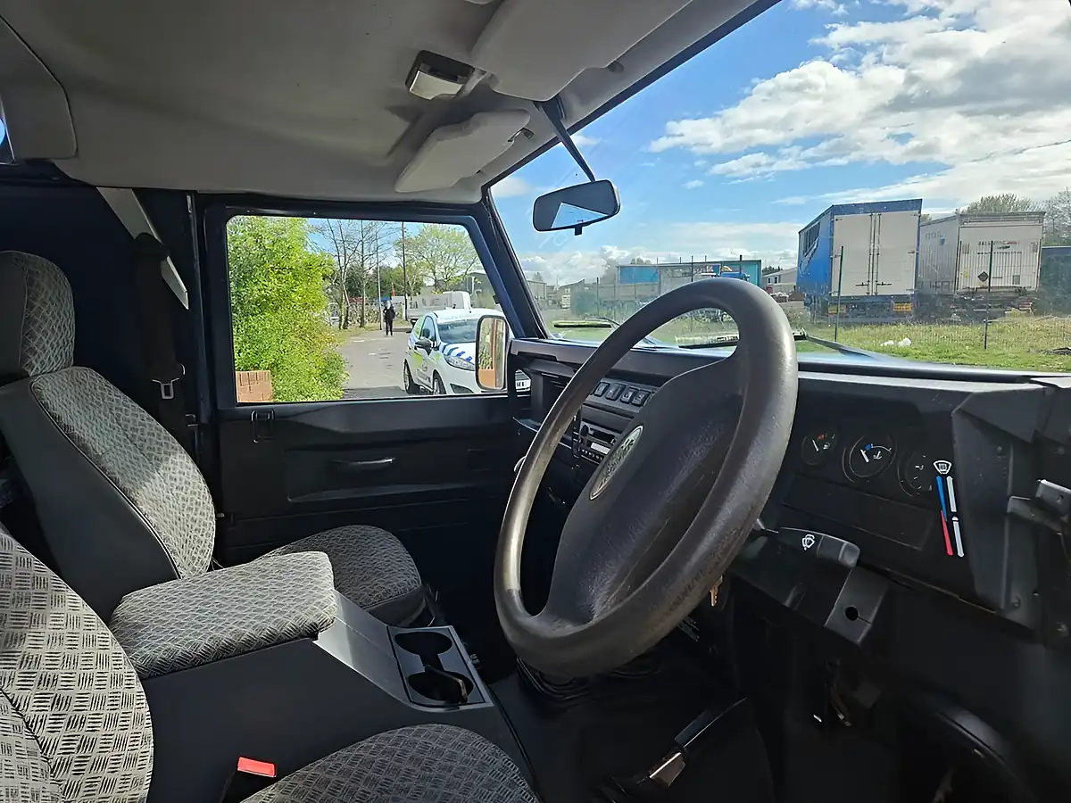 Used 2007 Land Rover Defender County Hard Top Blue - Interior and Exterior details 11
