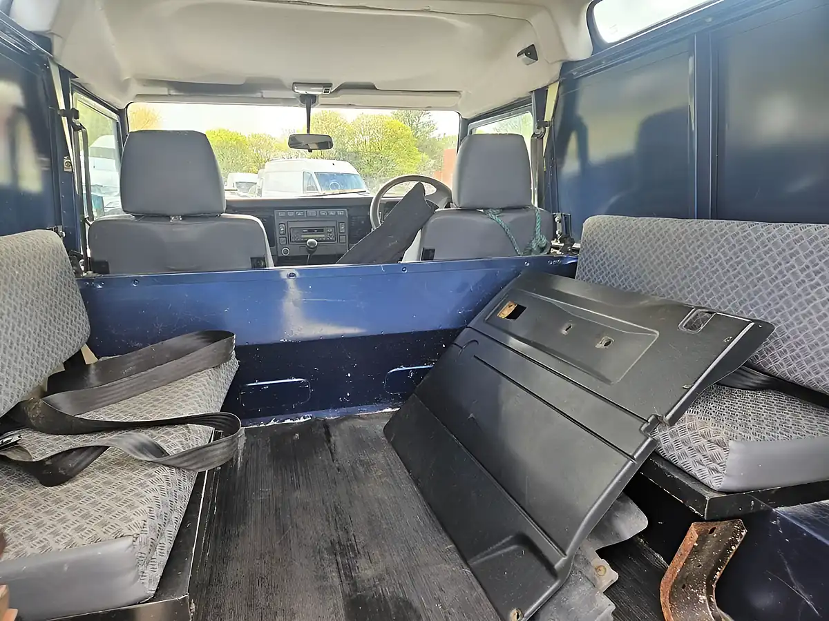 Used 2007 Land Rover Defender County Hard Top Blue - Interior and Exterior details 9