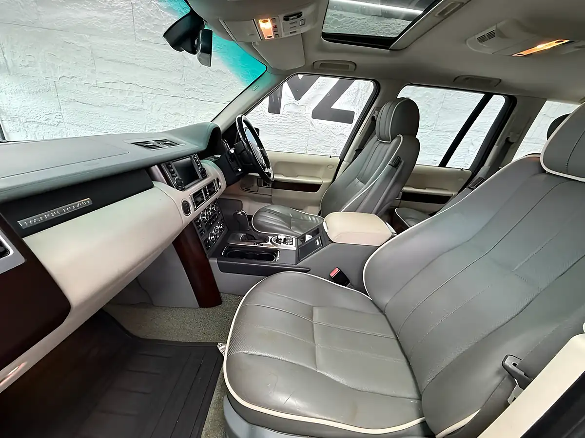 Used 2007 Land Rover Range Rover Vogue Atacama Sand - Interior and Exterior details 3