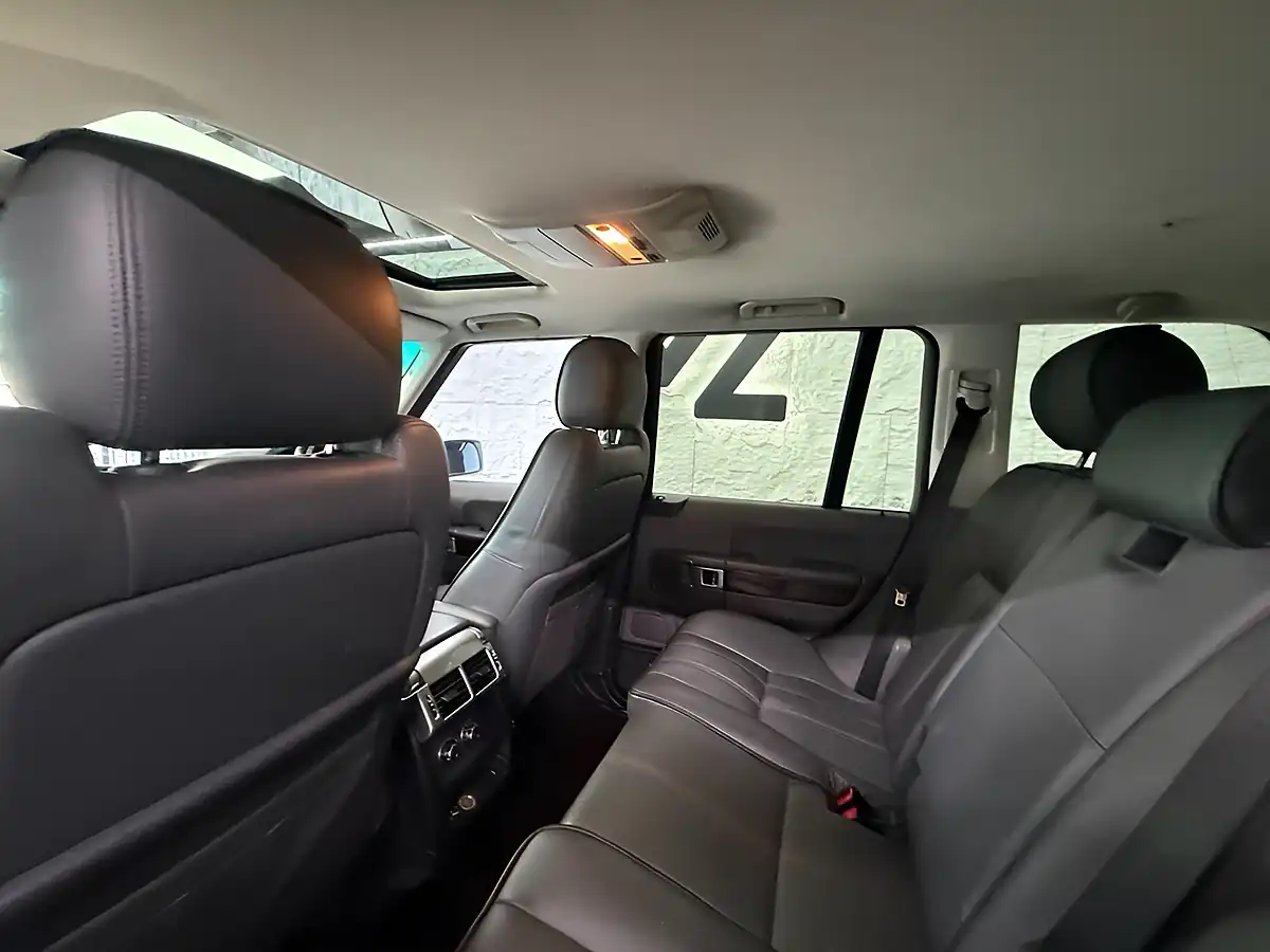 Used 2007 Land Rover Range Rover Vogue Silver - Interior and Exterior details 12