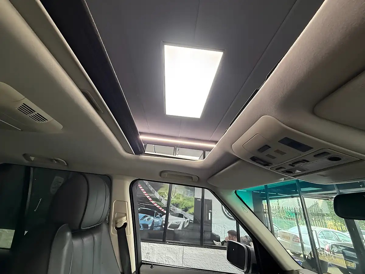 Used 2007 Land Rover Range Rover Vogue Silver - Interior and Exterior details 13