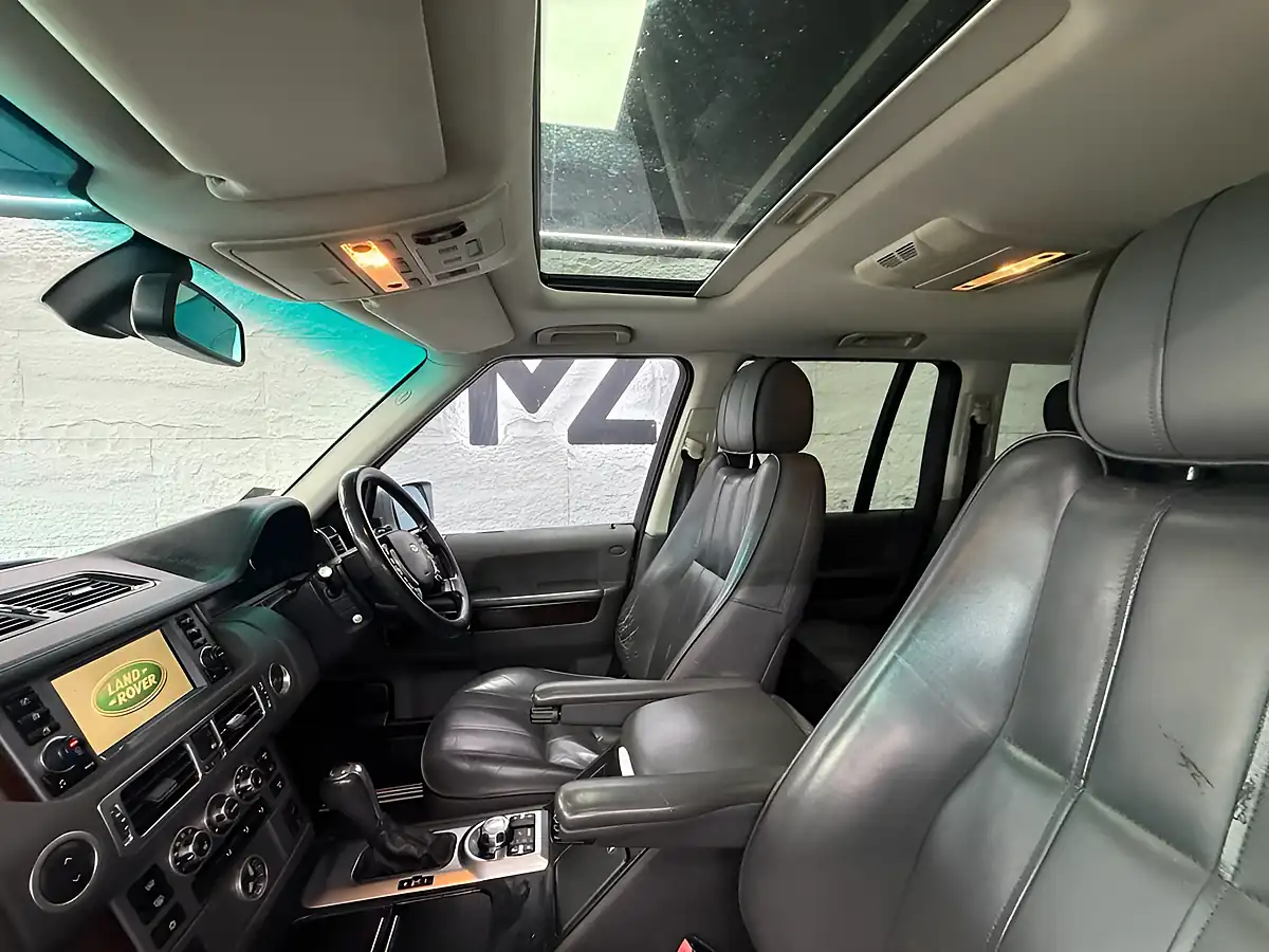 Used 2007 Land Rover Range Rover Vogue Silver - Interior and Exterior details 14