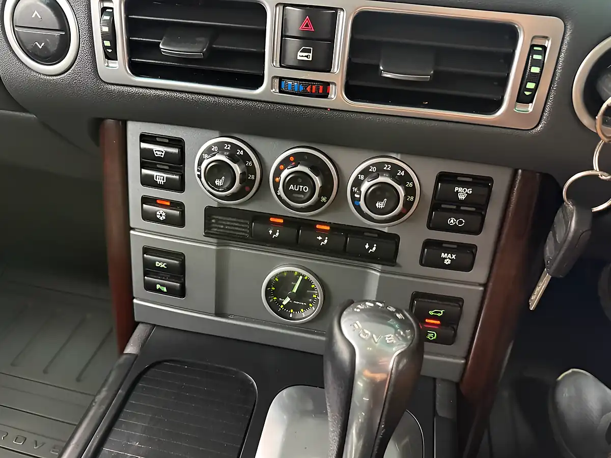 Used 2007 Land Rover Range Rover Vogue Silver - Interior and Exterior details 15