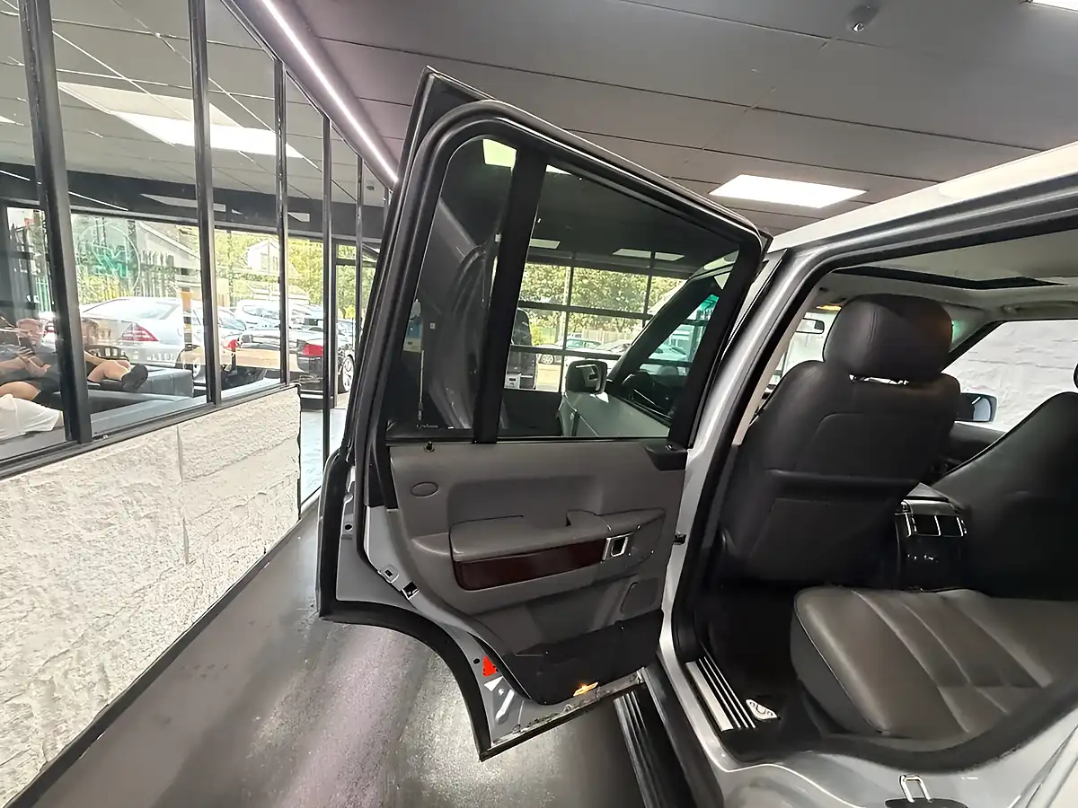 Used 2007 Land Rover Range Rover Vogue Silver - Interior and Exterior details 17