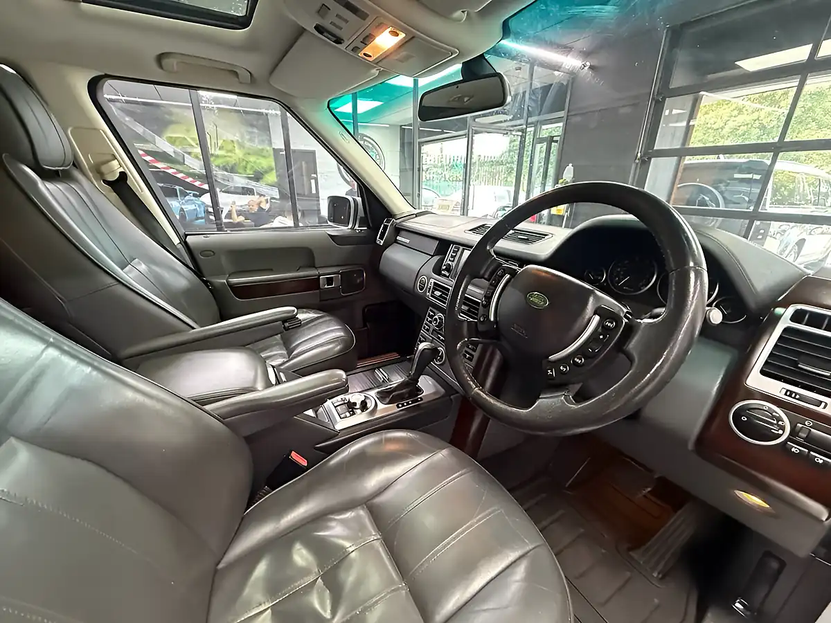 Used 2007 Land Rover Range Rover Vogue Silver - Interior and Exterior details 18