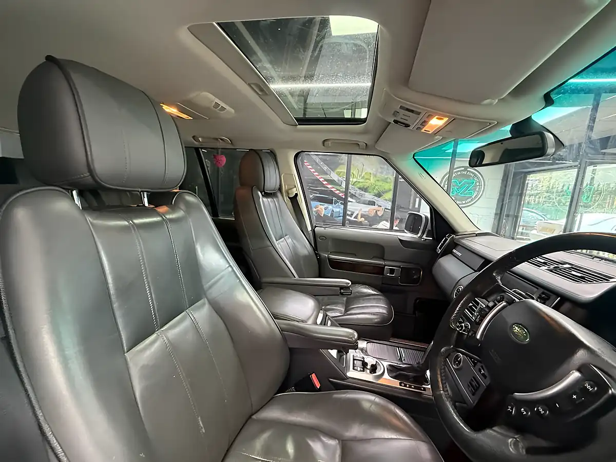Used 2007 Land Rover Range Rover Vogue Silver - Interior and Exterior details 19