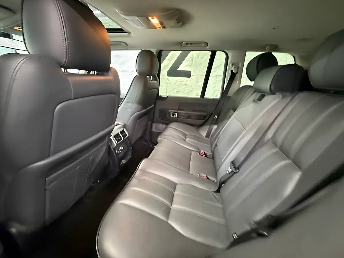 Used 2007 Land Rover Range Rover Vogue Silver - Interior and Exterior details 9