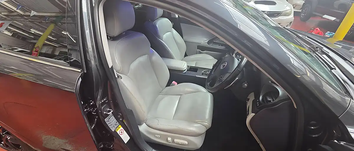 Used 2007 Lexus Is Se-L Grey - Interior and Exterior details 8