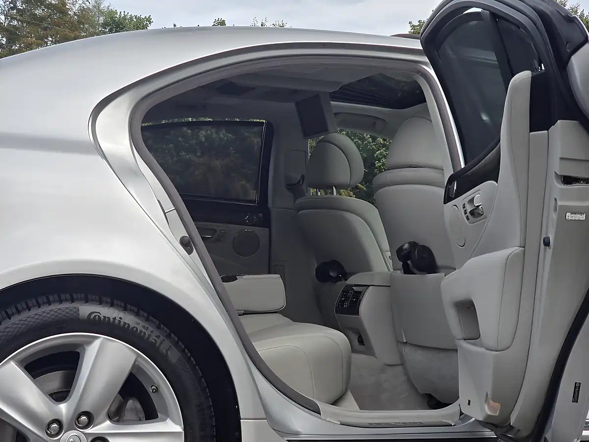 Used 2007 Lexus Ls Se-L Silver - Interior and Exterior details 10