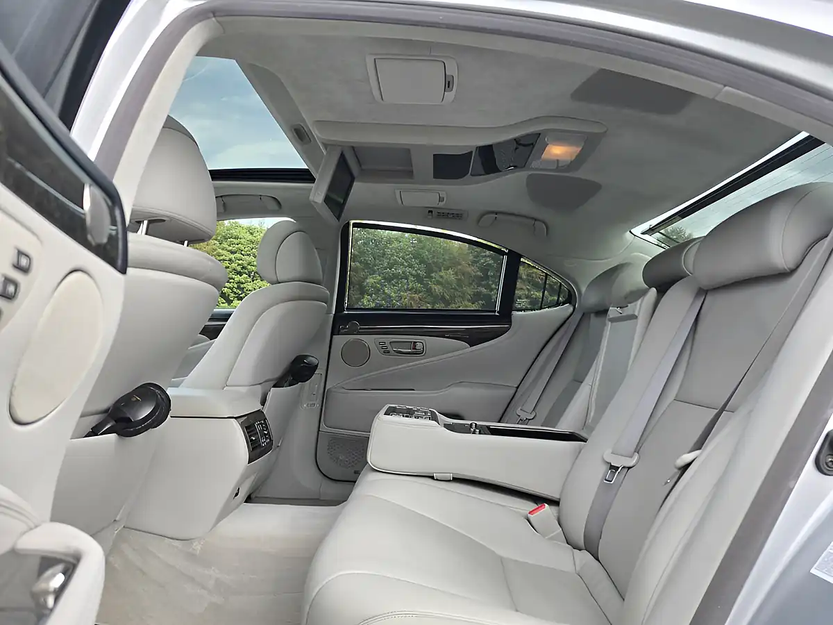 Used 2007 Lexus Ls Se-L Silver - Interior and Exterior details 13