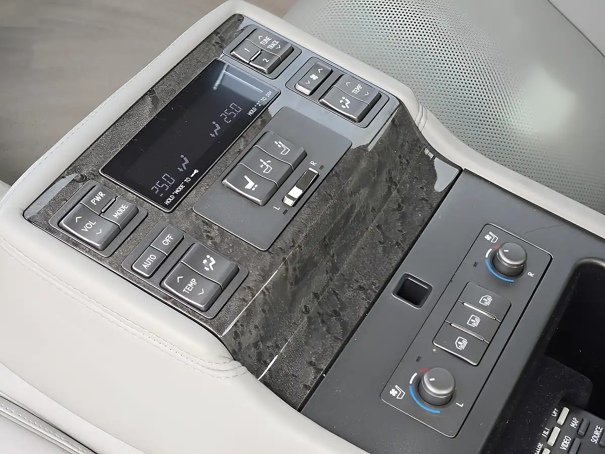 Used 2007 Lexus Ls Se-L Silver - Interior and Exterior details 14