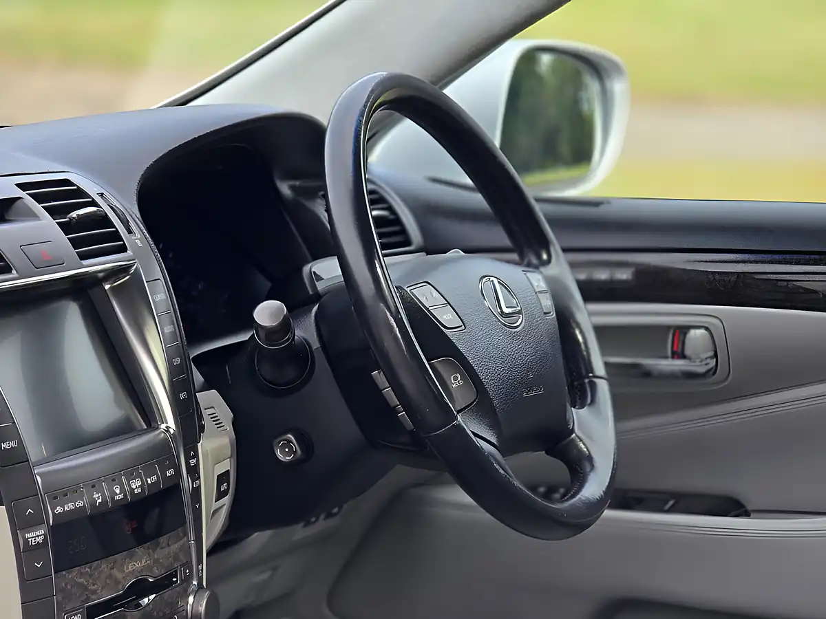 Used 2007 Lexus Ls Se-L Silver - Interior and Exterior details 15