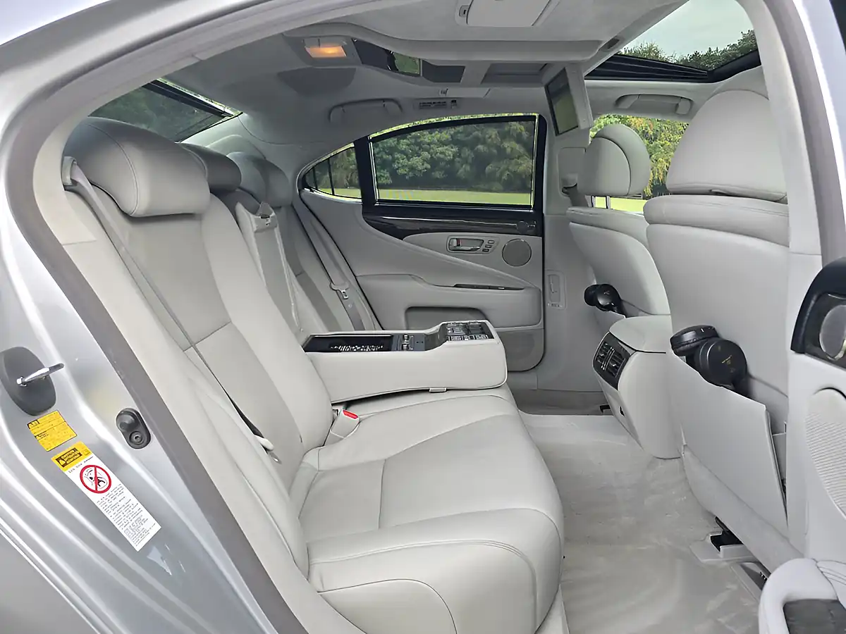 Used 2007 Lexus Ls Se-L Silver - Interior and Exterior details 3