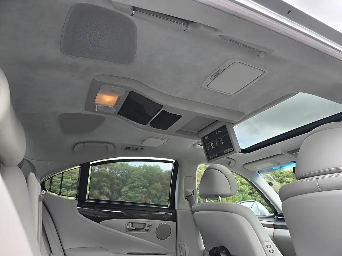 Used 2007 Lexus Ls Se-L Silver - Interior and Exterior details 5
