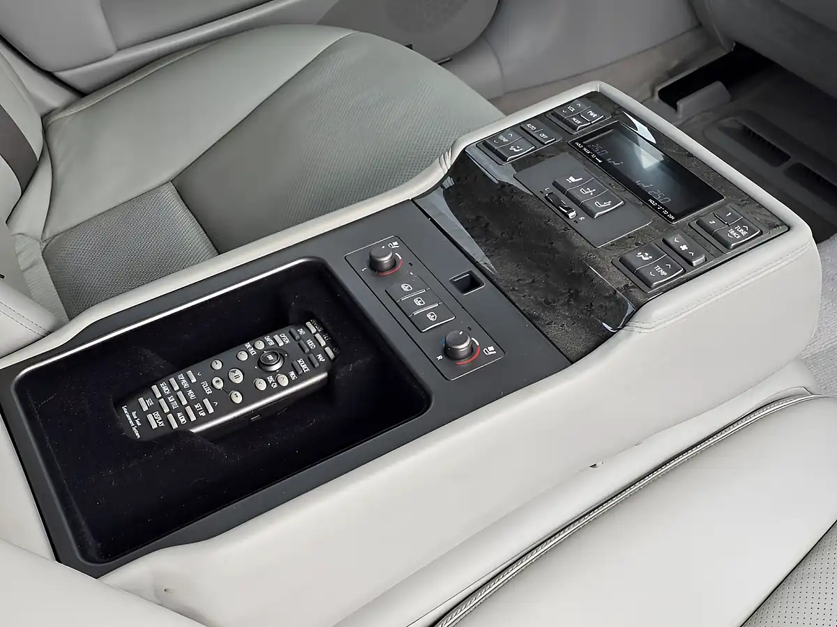 Used 2007 Lexus Ls Se-L Silver - Interior and Exterior details 7