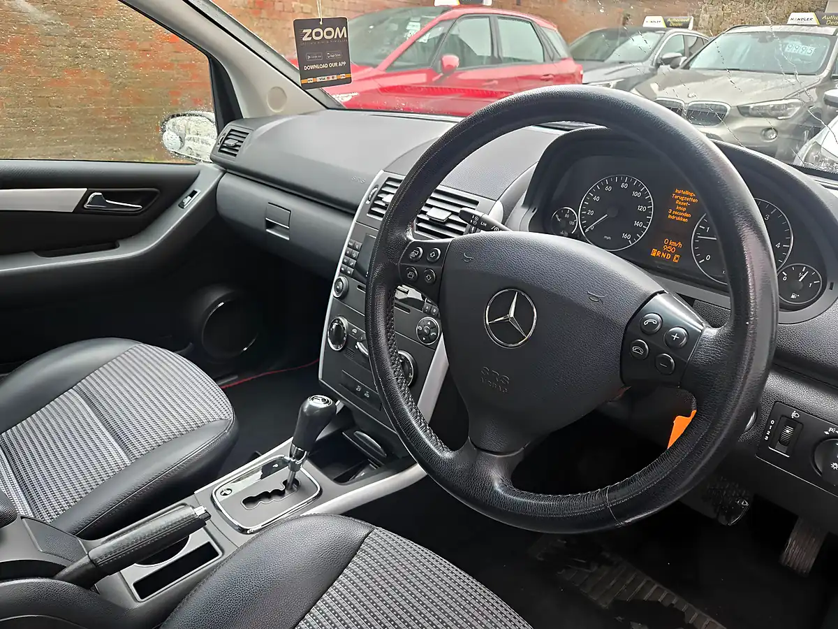 Used 2007 Mercedes a Class Avantgarde Se Silver - Interior and Exterior details 12