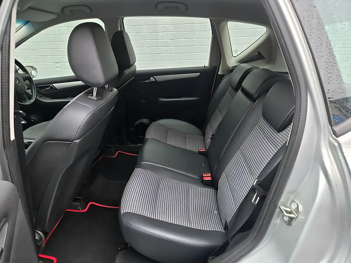 Used 2007 Mercedes a Class Avantgarde Se Silver - Interior and Exterior details 15