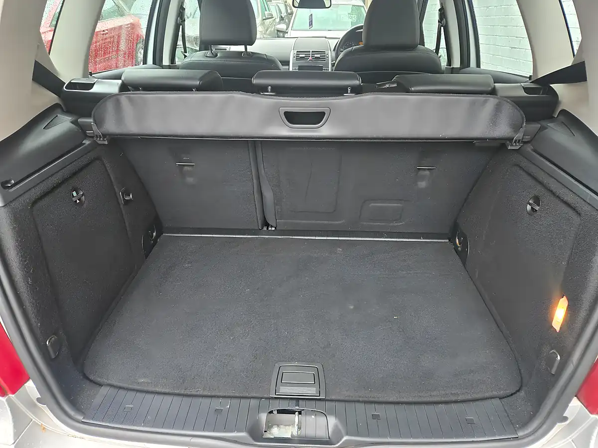 Used 2007 Mercedes a Class Avantgarde Se Silver - Interior and Exterior details 20