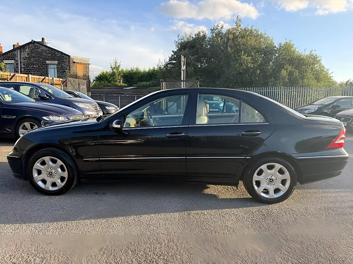 Used 2007 Mercedes-Benz C Class Elegance Se Black - Interior and Exterior details 4