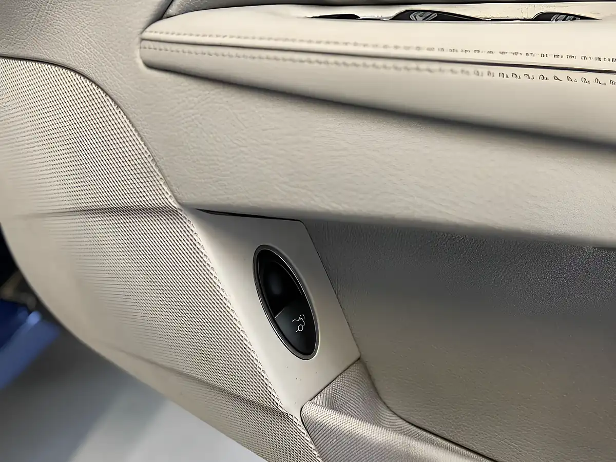 Used 2007 Mercedes-Benz E Class Avantgarde Blue - Interior and Exterior details 15