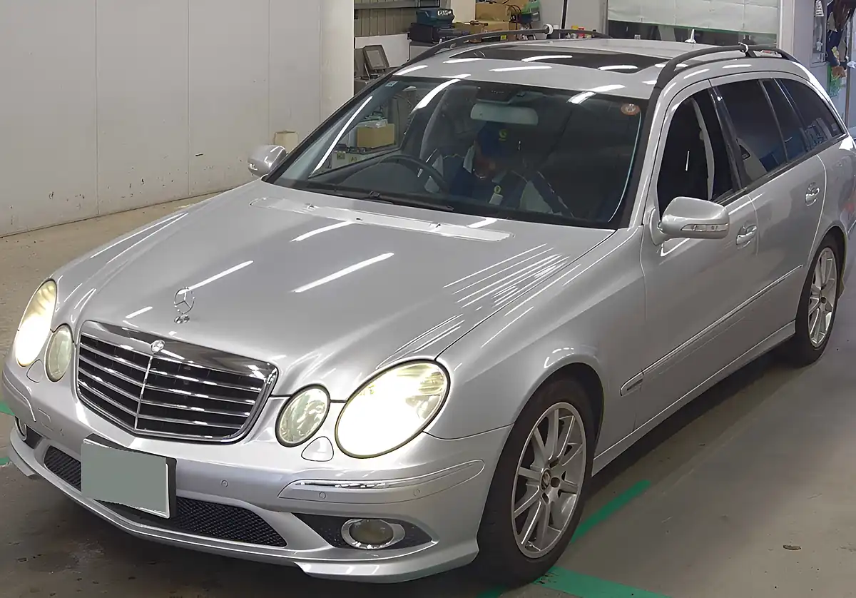 Used 2007 Mercedes-Benz E Class Estate Silver - Interior and Exterior details 4