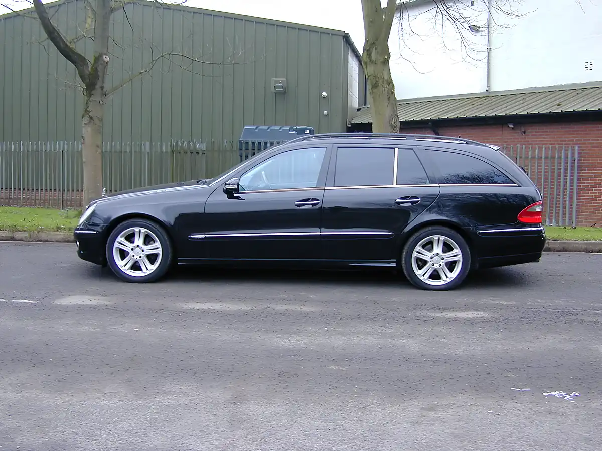 Used 2007 Mercedes-Benz E Class Facelift Black - Interior and Exterior details 5