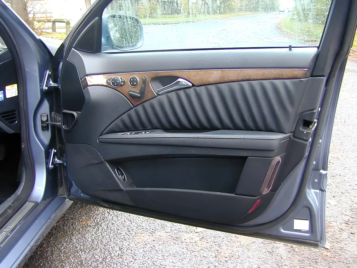 Used 2007 Mercedes-Benz E Class W211 Blue - Interior and Exterior details 15