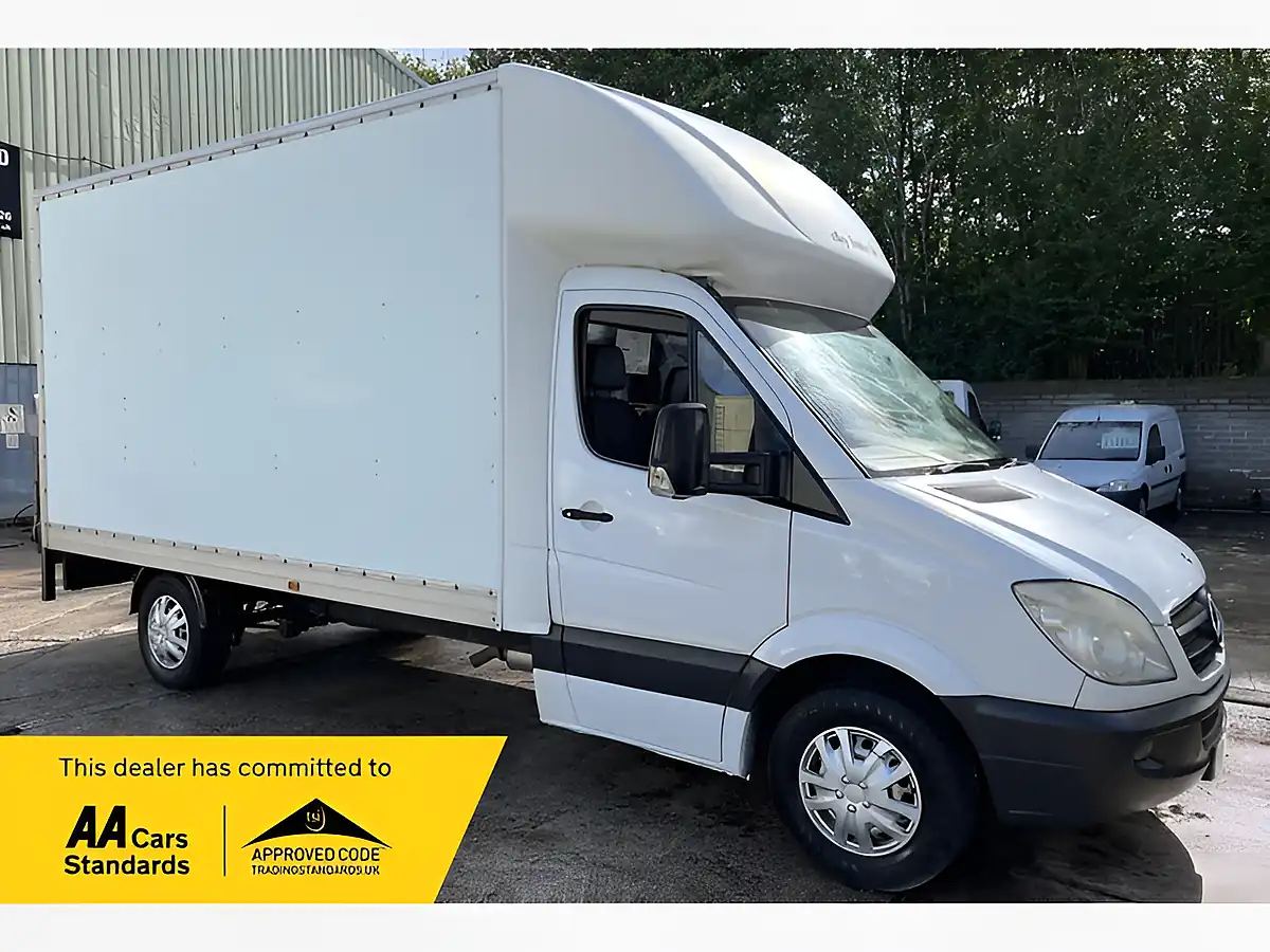 Used 2007 Mercedes-Benz Sprinter Luton White - Front View